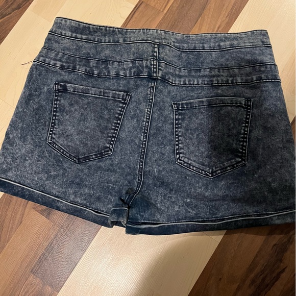 Tinsel Town High Waisted Shorts - Picture 4 of 4